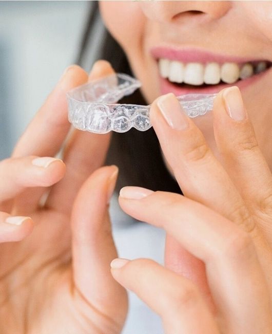 https://tolgatorun.com/wp-content/uploads/2024/12/mahmutlar-dis-klinigi-invisalign-seffaf-plak-tedavisi.jpg